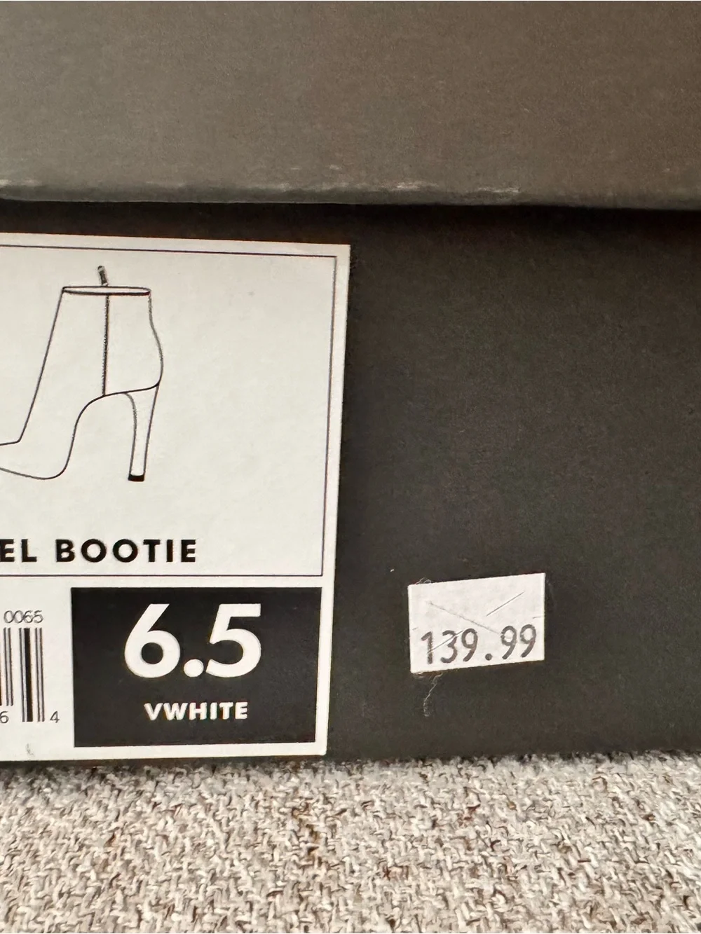 Banana Republic Women's Ankle Booties in Off-White - Classic Pointed Toe 6.5